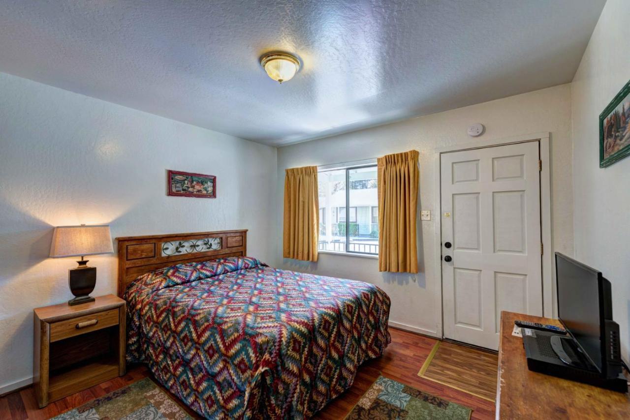 Lakehead Lake Shasta Lodge المظهر الخارجي الصورة